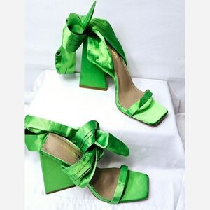 Size 7.5 FASHION NOVA Green Ankle Tie Heels